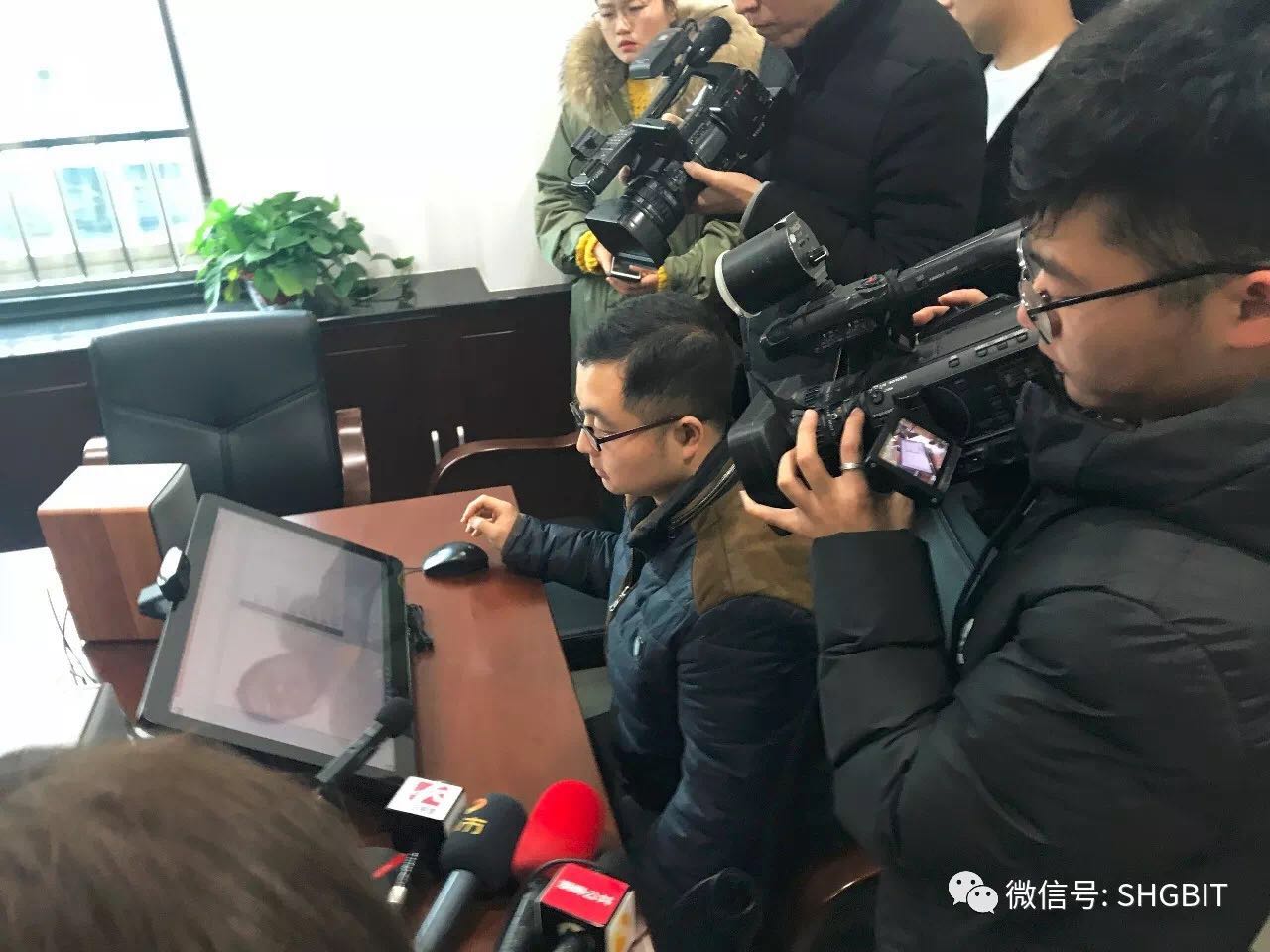 1530859949737035135.jpg 5.jpg